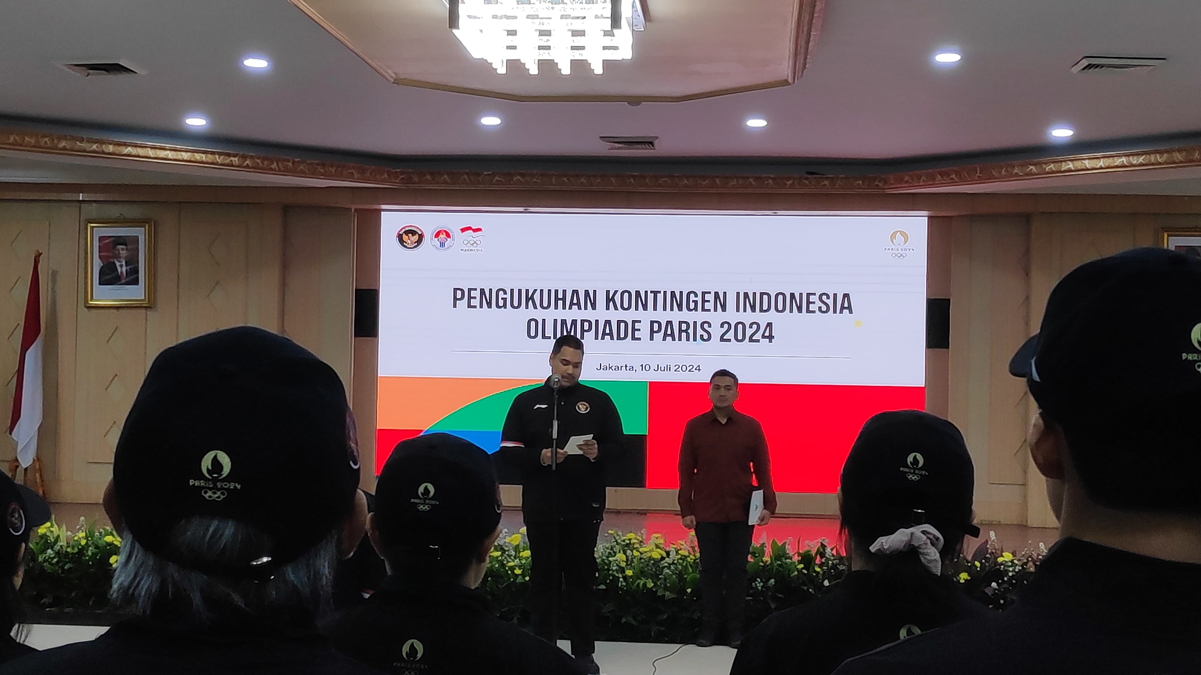 Menpora Dito Lakukan Pengukuhan Kontingen Indonesia di Olimpiade Paris 2024