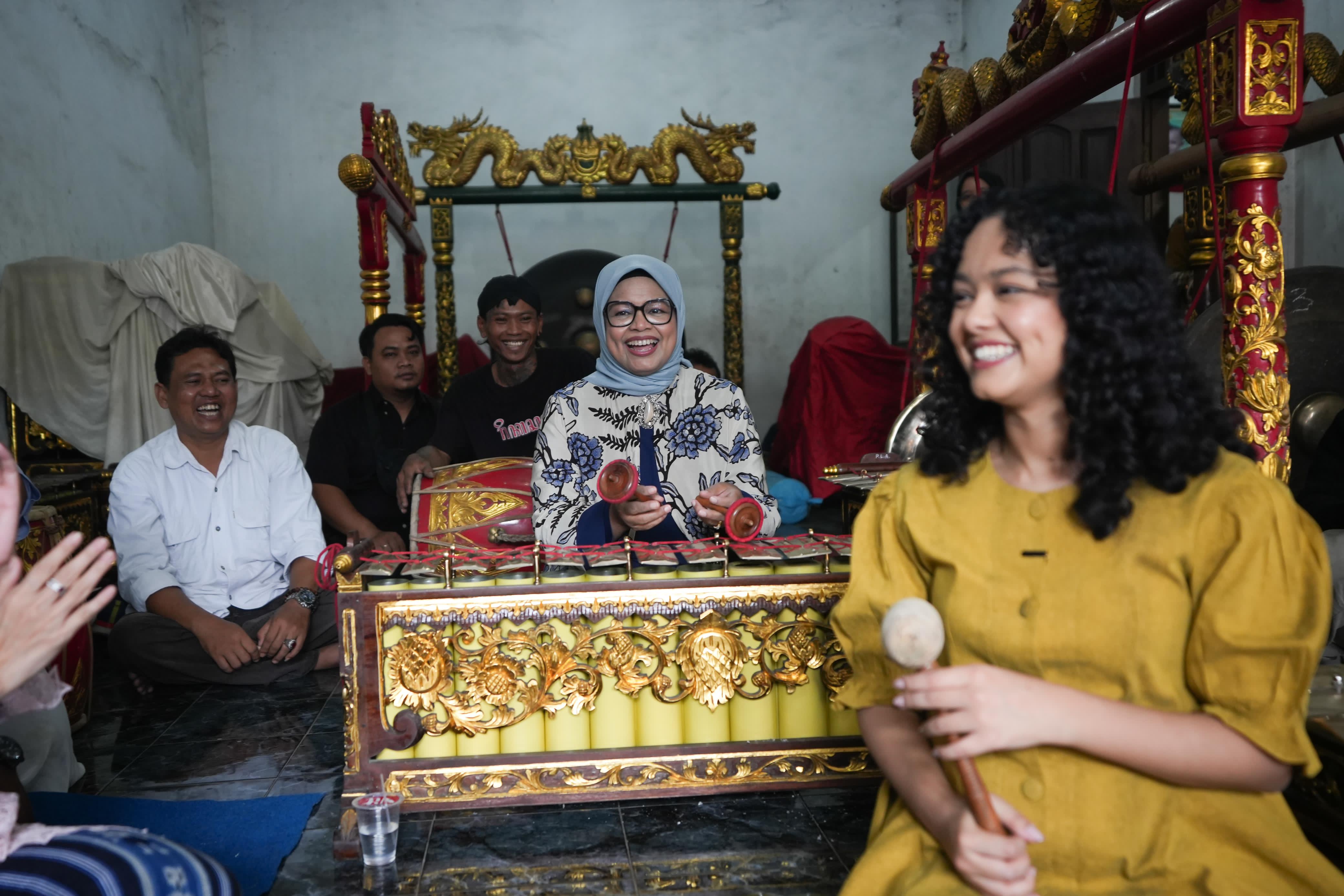 Sambang Panji Gong Agung di Desa Wirun, Fery Farhati Kagumi Kekayaan Budaya Indonesia