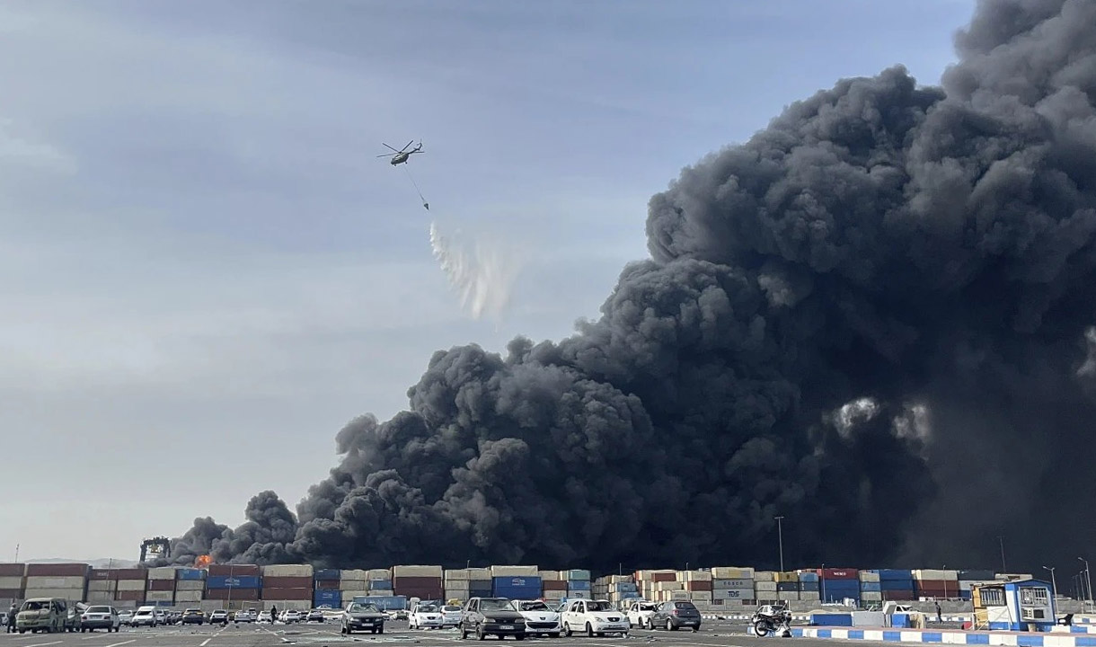 Ledakan Besar Pelabuhan Iran di Tengah Ketegangan dengan Amerika,  Ratusan Pekerja Terluka dan 5 Tewas