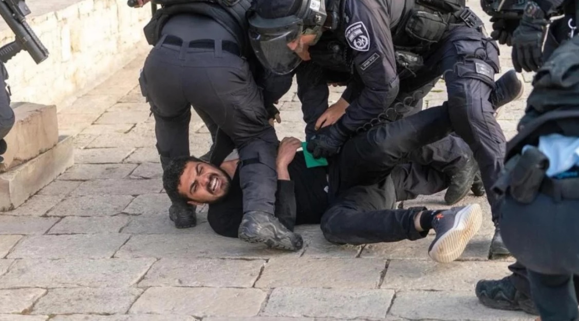 Kepolisian Israel dan Warga Palestina Kembali Bentrok di Masjid Al-Aqsa