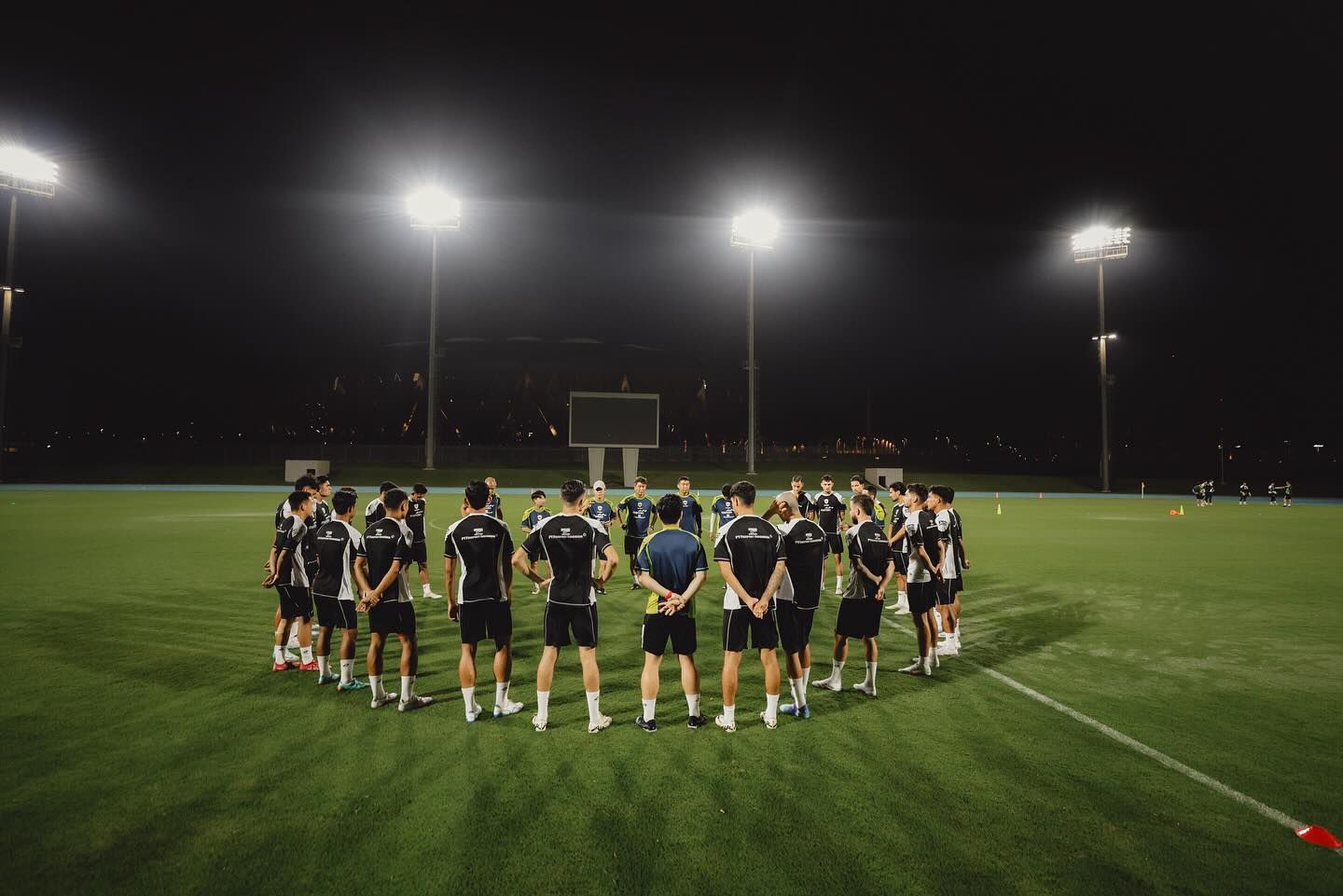 Latihan Rahasia Timnas Indonesia: Pagar Triplek Lindungi Strategi STY!