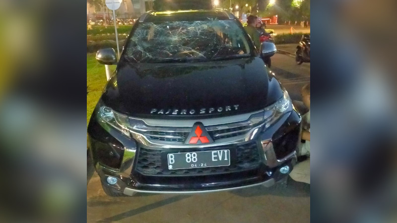Viral Mobil Pajero Hitam Dirusak Massa di GBK Senayan, Polisi Ungkap Fakta Sebenarnya!