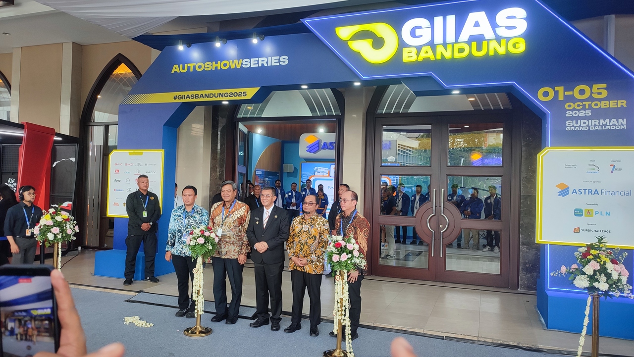 Wagub Jabar Buka GIIAS Bandung 2025, Langsung Kasih Diskon BBN-KB1 10 Persen Pembelian Mobil Baru
