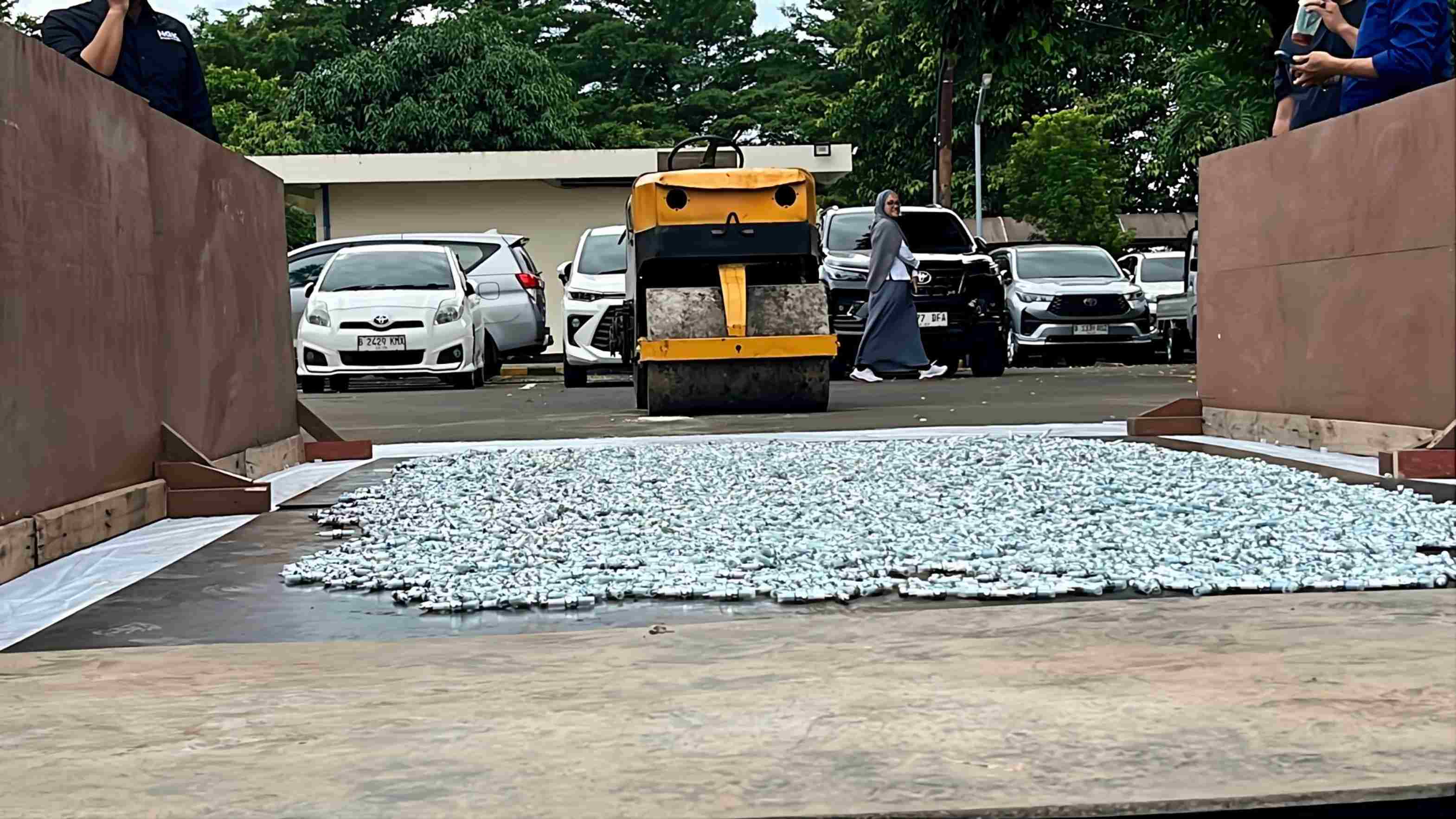 NGK Perketat Pengawasan Pasar di Akhir 2025, Ribuan Busi Palsu Dimusnahkan