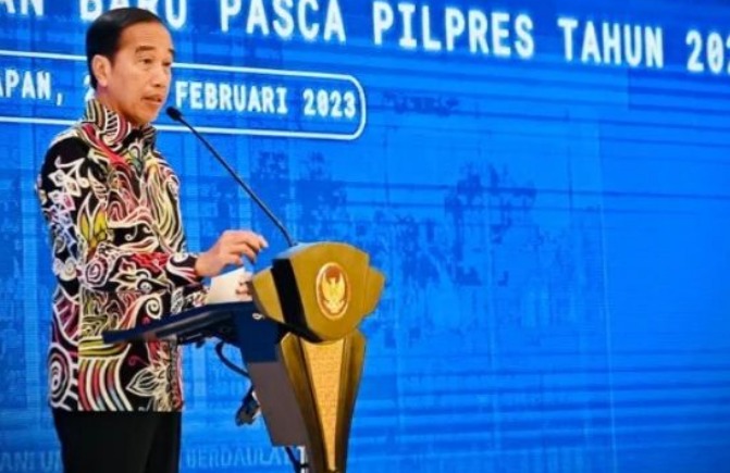 Jokowi Minta MenPAN-RB Cari Solusi Soal Tenaga Honorer Daerah 