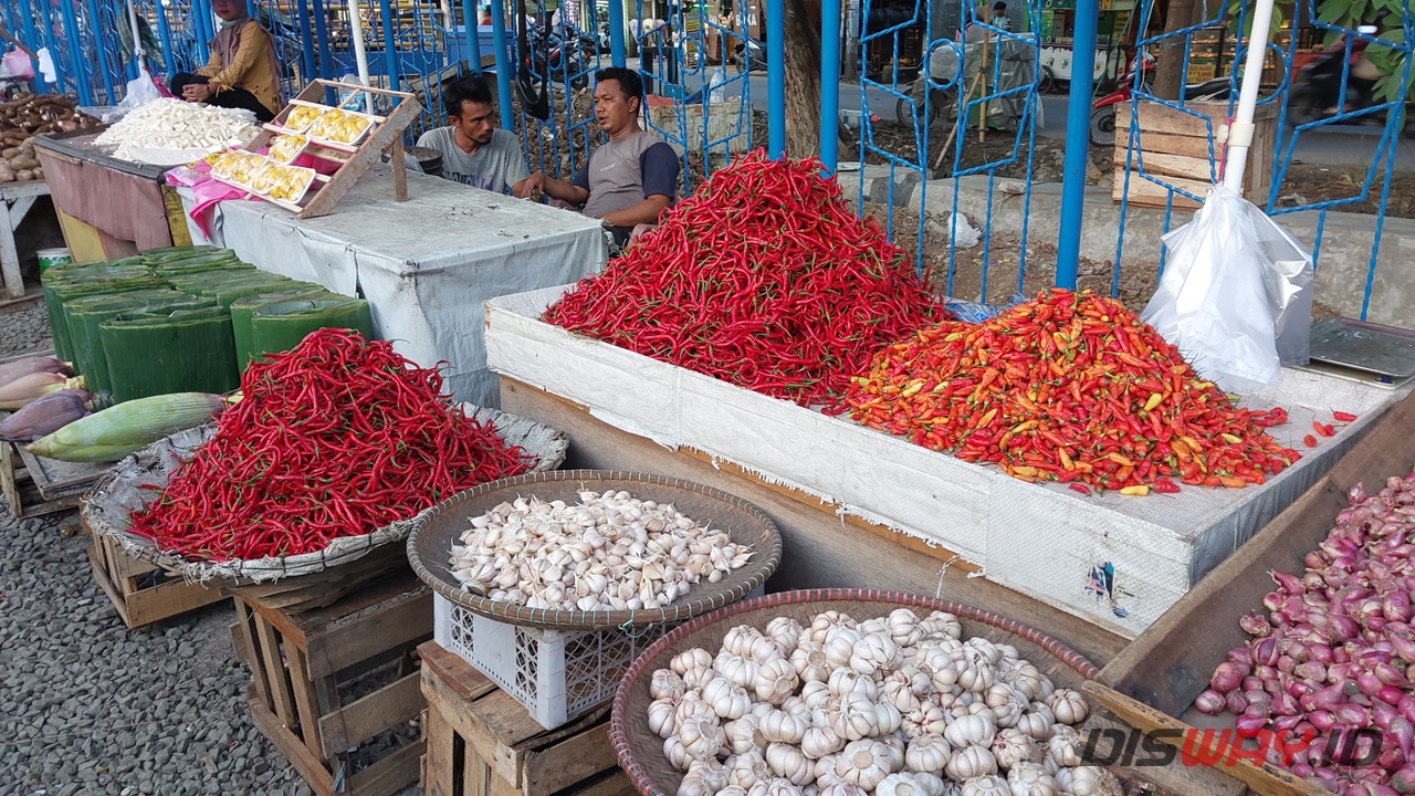 Jelang Nataru, Harga Cabai Merah Keriting dan Minyak di Pasar Poris Tangerang Melambung Tinggi