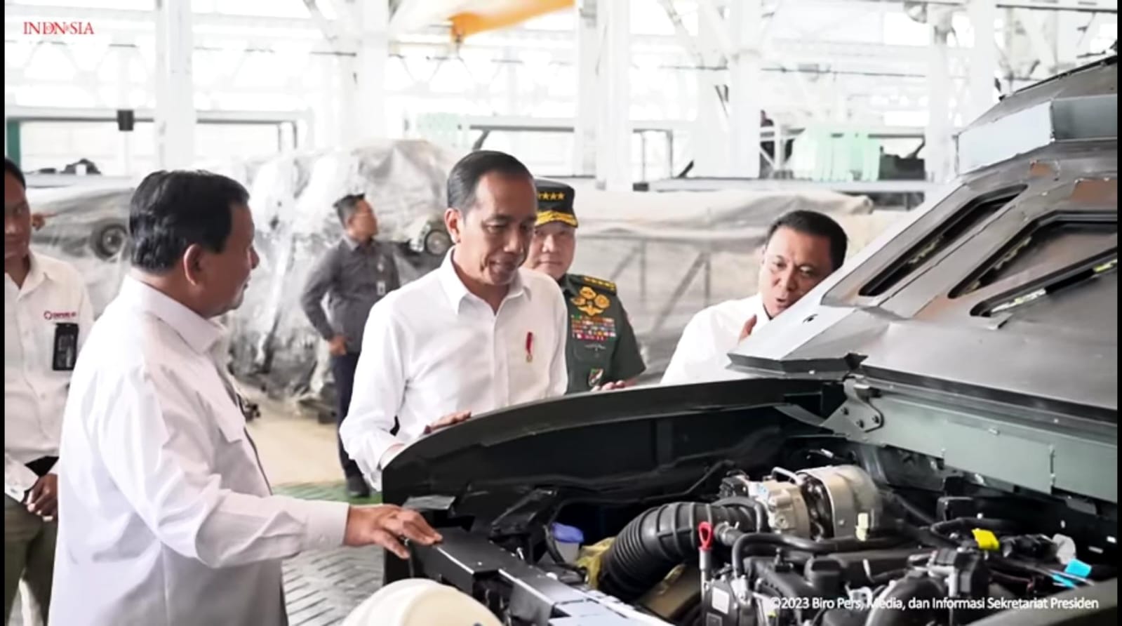 Jokowi dan Prabowo Datangi PT Pindad, Yakin Masuk Top 50 Industri Pertahanan Dunia