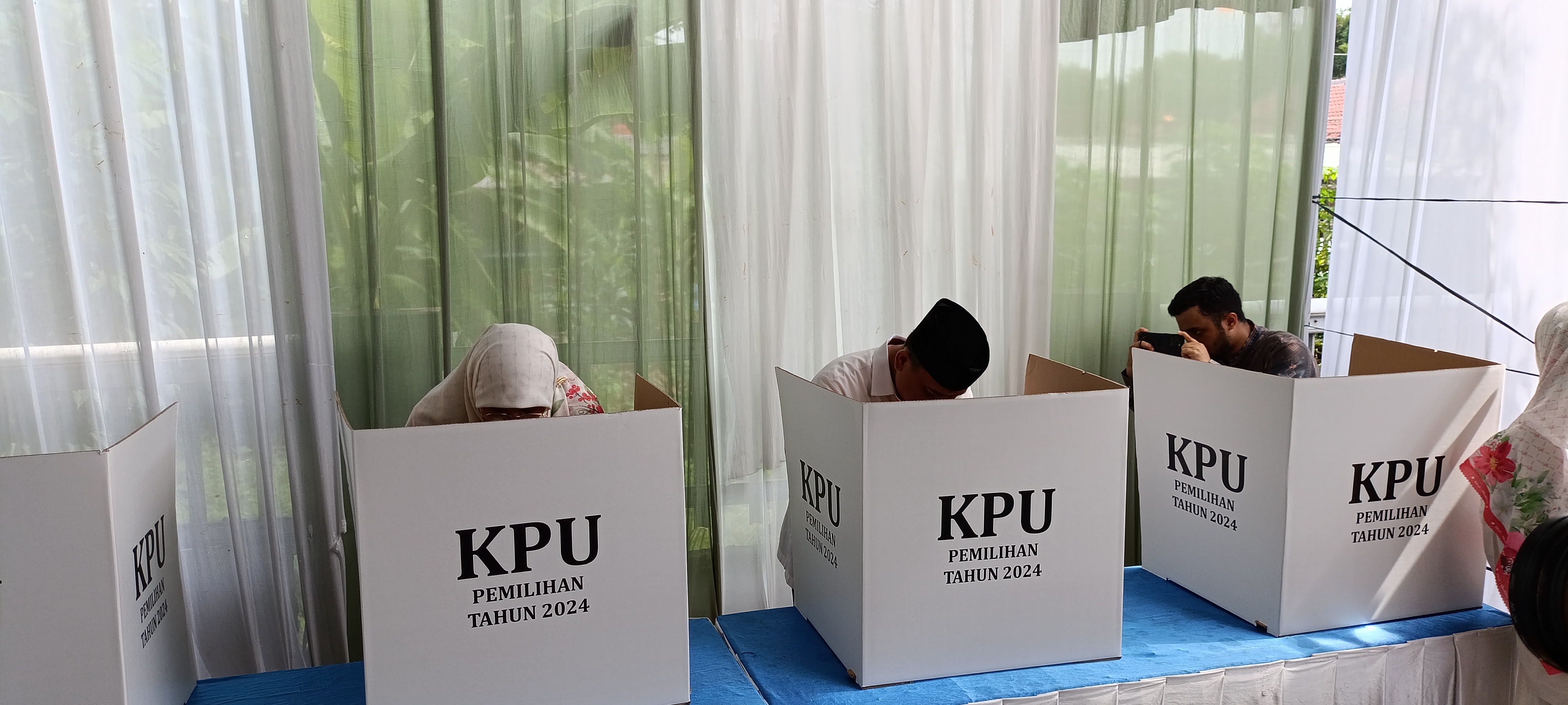 Dibanding Pemilu, Angka Partisipasi Pemilih yang Datang ke TPS Pilkada Merosot