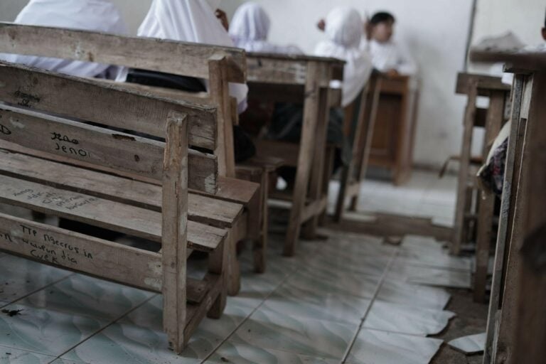 Puluhan Siswa Belajar di Bawah Kecemasan Sekolah Rubuh, Dompet Dhuafa Bersama Matahari Store Turun Tangan Pugar Madrasah