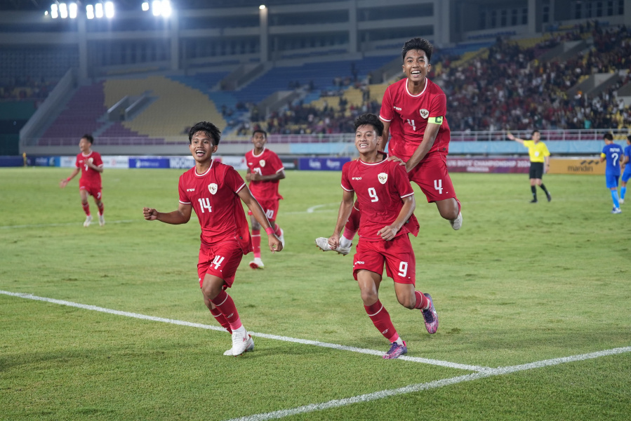 Indonesia U-16 Menang Telak 3-0 dari Singapura U-16, Nova Arianto: Saya Bangga, Ini Pertama Kali Mereka bertanding di Depan Pendukung Merah Putih
