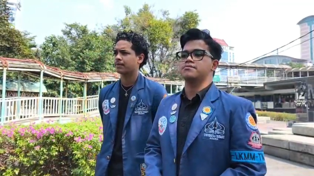 Ratusan Mahasiswa Trisakti Turun ke Jalan Menuju DPR, Bawa 3 Tuntutan Ini!