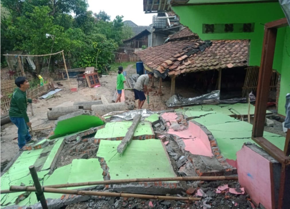 Gawat! 8 Rumah di Bekasi Rusak akibat Pergeseran Tanah, Begini Kondisinya