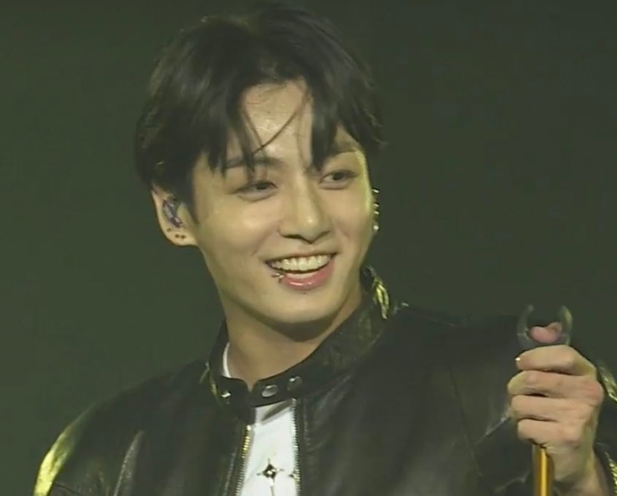 Gemes! Jungkook Gelar Golden Live on Stage, RM Bilang: Kamu Keren!