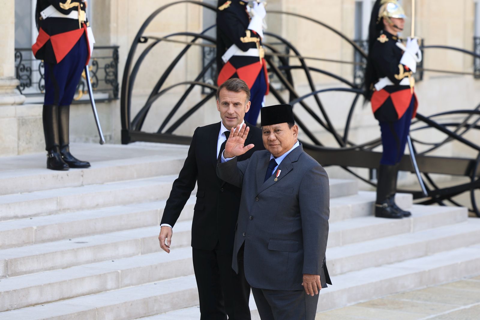 Prabowo Temui Macron di Paris setelah dari Rusia, Bahas Alutsista hingga Energi Terbarukan