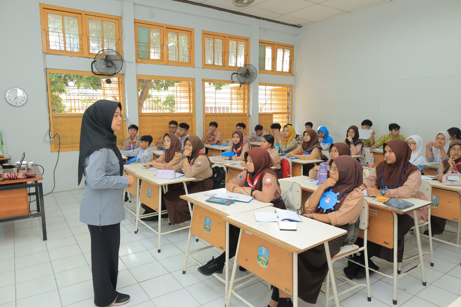 Kemenkum Jatim Beri Penyuluhan di MPLS SMAN 4 Surabaya, Ajak Siswa Wujudkan Sekolah Bebas Kekerasan