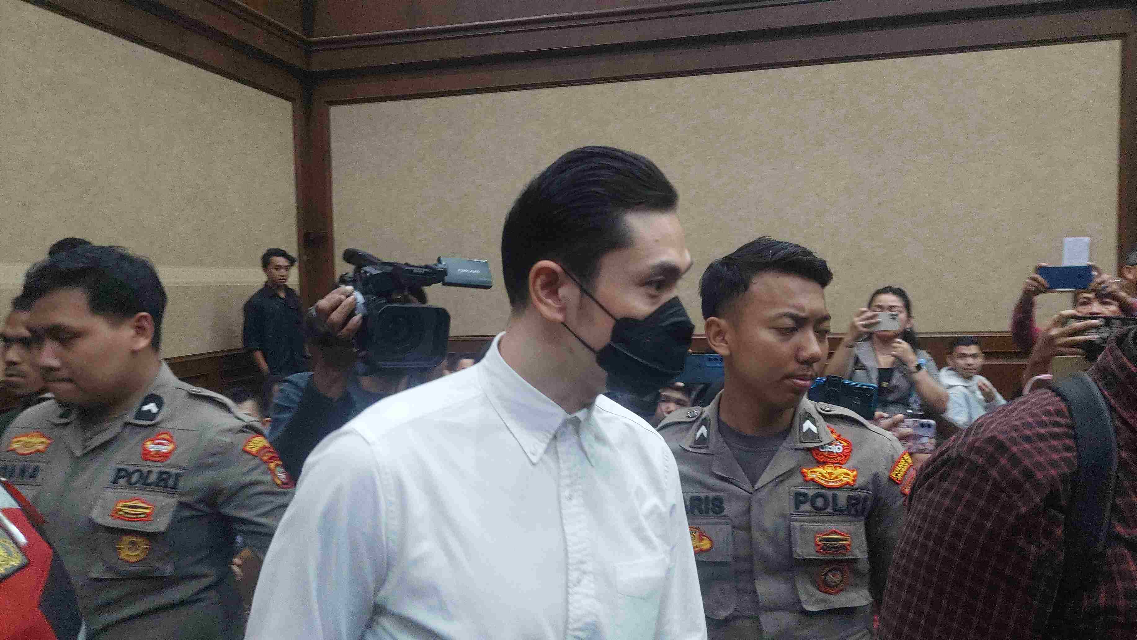 Harvey Moeis Tampil Perlente di Sidang Tuntutan Korupsi Timah, Sandra Dewi Tak Dampingi