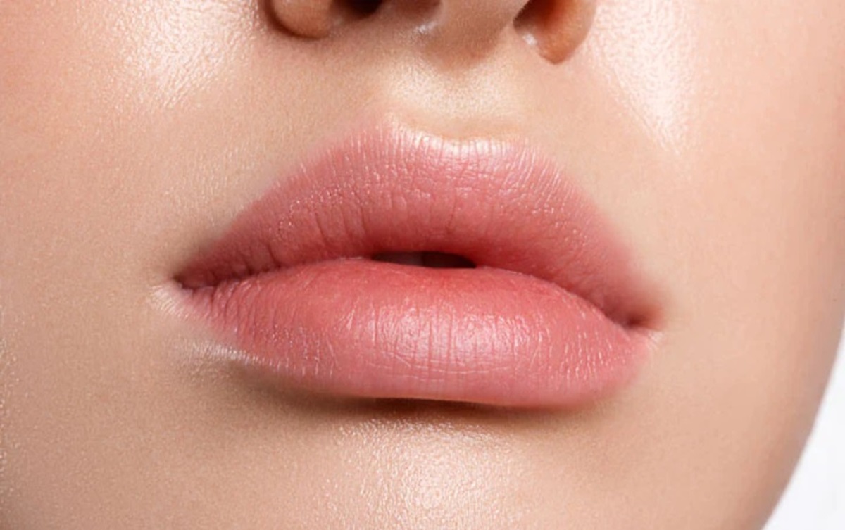 7 Cara Mencerahkan Bibir dengan Bahan Alami
