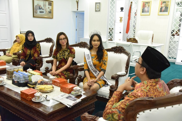 Yasinta Pamit Bupati Sidoarjo ke Ajang Puteri Indonesia