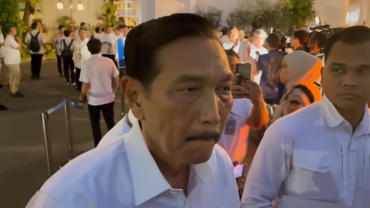 Luhut: Pihak yang Minta Gibran Dimakzulkan Adalah Orang Kampungan!