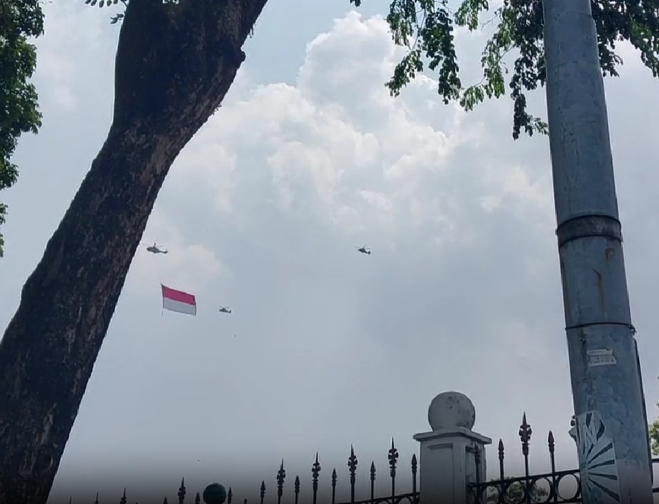 HUT ke-79 TNI, Langit Jakarta Gemuruh Manuver Pesawat Tempur