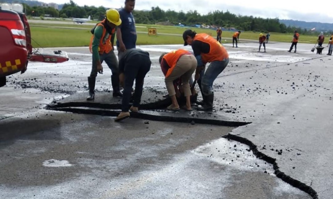 Bandara DEO Alami Kerusakan Runway, Penerbangan ke Sorong Sempat Ditunda