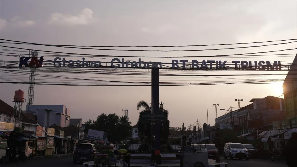 Brand Lokal Merana Usai Kontrak Dibatalkan KAI, Naming Rights 'Stasiun Cirebon BT Batik Trusmi' Pupus