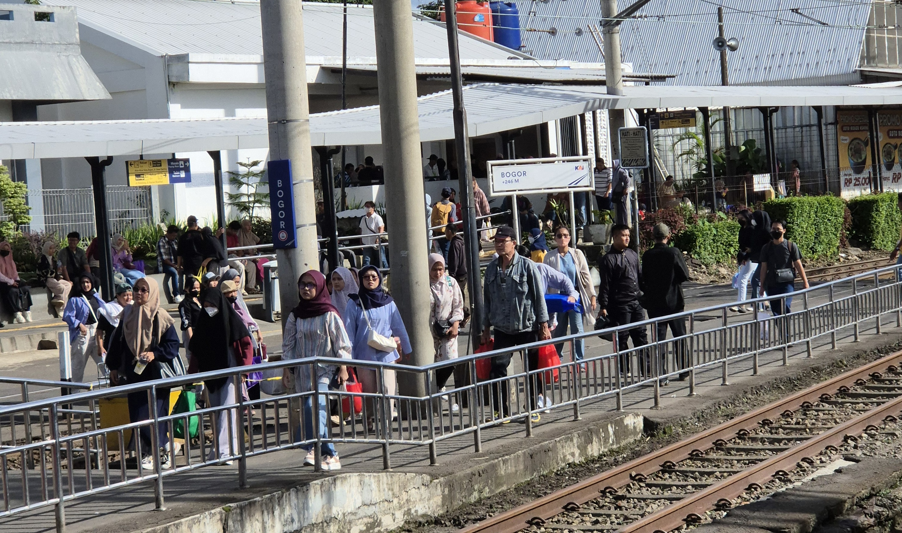 Jalur 6-8 Stasiun Bogor Ditutup Sementara, Mulai Hari Ini Pengguna KRL Naik Turun di Jalur 2-5