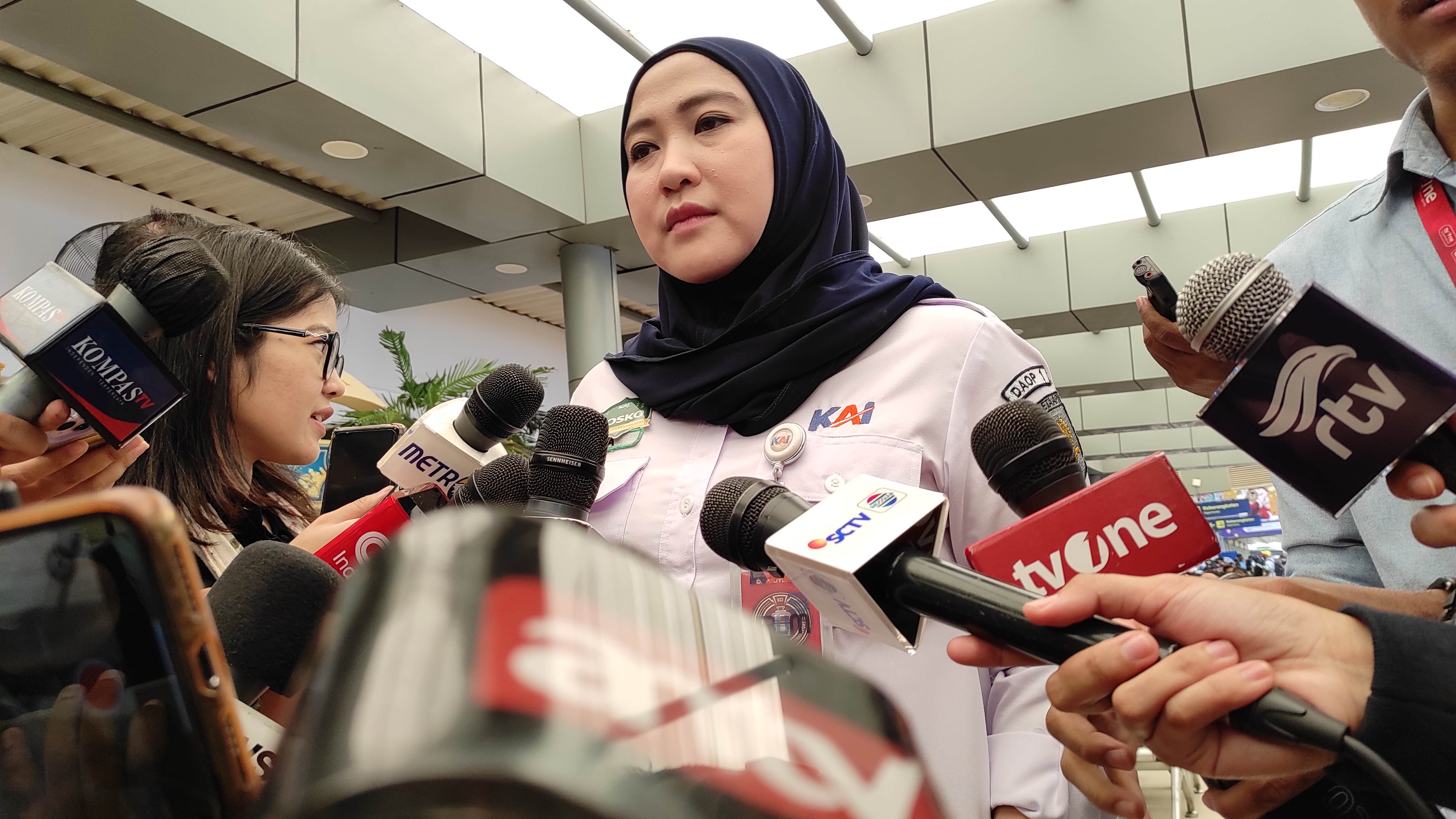 Hari Pertama Cuti Lebaran, Lonjakan di Stasiun Pasar Senen dan Gambir