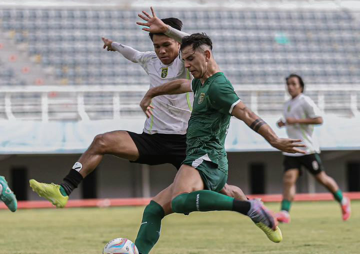 Paul Munster Ajarkan Mental Positif ke Pemain Persebaya: Jangan Pernah Cepat Puas!