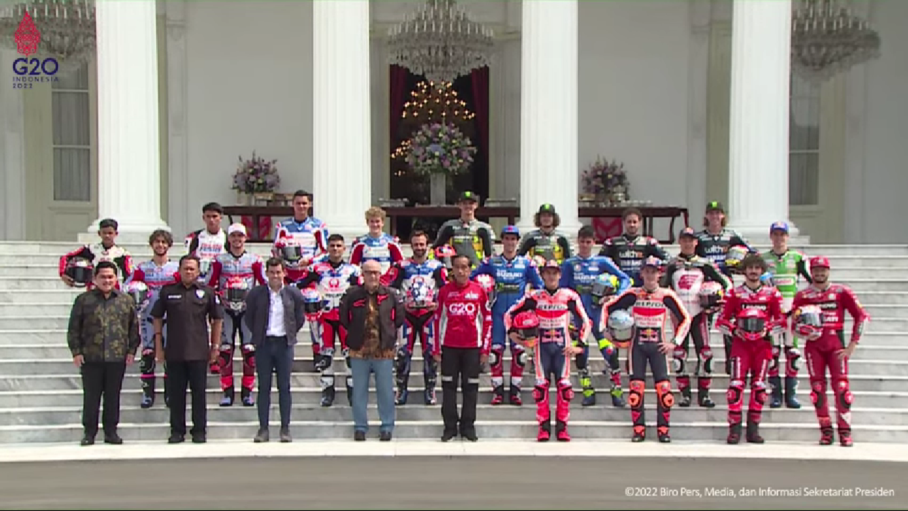 MotoGP Indonesia 2022: Foto Bareng Presiden Jokowi dengan Pembalap MotoGP, Layaknya Kabinet Baru 2022