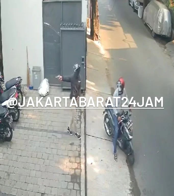 Aksi Pencurian Motor Gagal, Pelaku Acungkan Pistol ke Karyawan Toko di Meruya