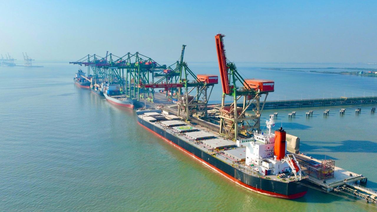 Terminal Teluk Lamong Perkenalkan Konsep Berthing Priority, Optimalkan Jadwal Sandar Kapal Curah Kering