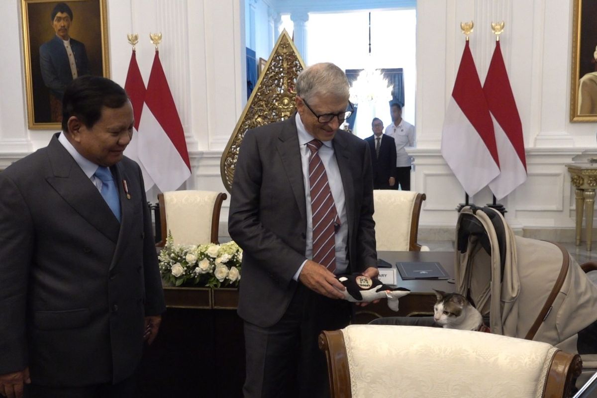 Gemas! Momen Manis Bill Gates Beri Hadiah ke Bobby Kertanegara, Kucing Kesayangan Prabowo 