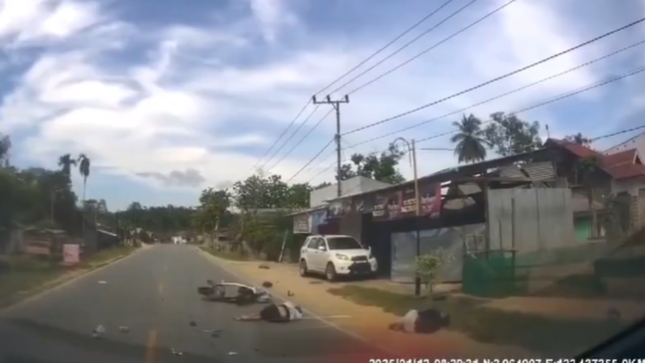 Ngeri! Kronologi Kecelakaan Motor dan Mobil Alphard di Konawe, Polisi Ungkap Pemotor Mengantuk