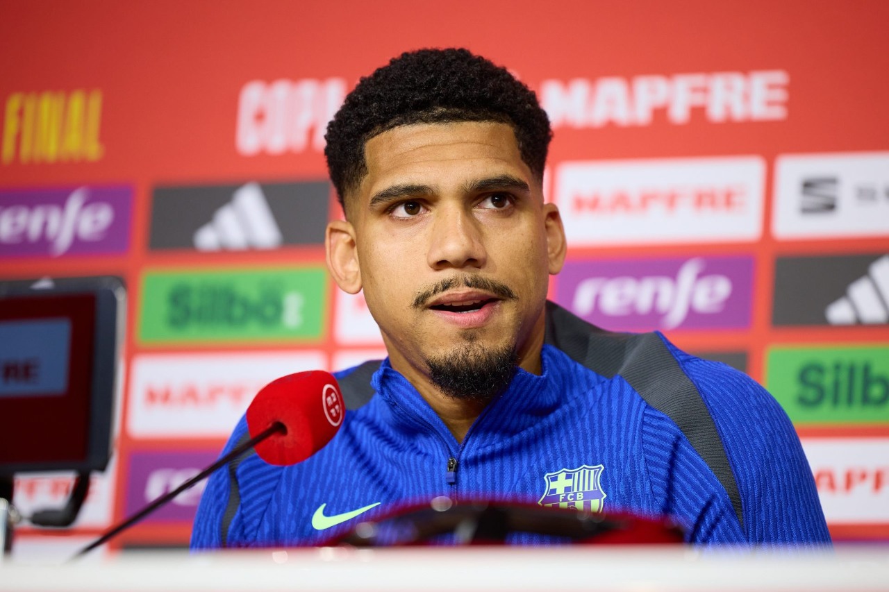 Xabi Alonso Beri Dukungan ke Araujo, Ingatkan Pemain Bukan Mesin