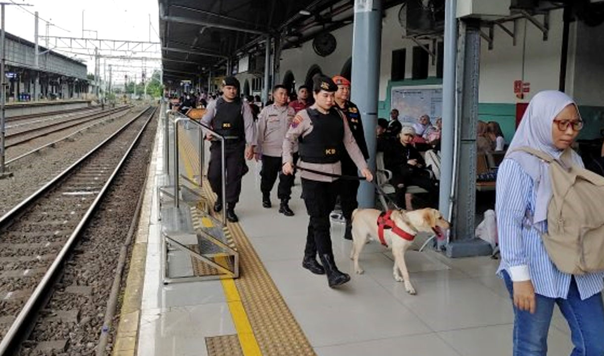 KAI Daop 1 Jakarta Turunkan K9 Amankan Stasiun Pasar Senen   