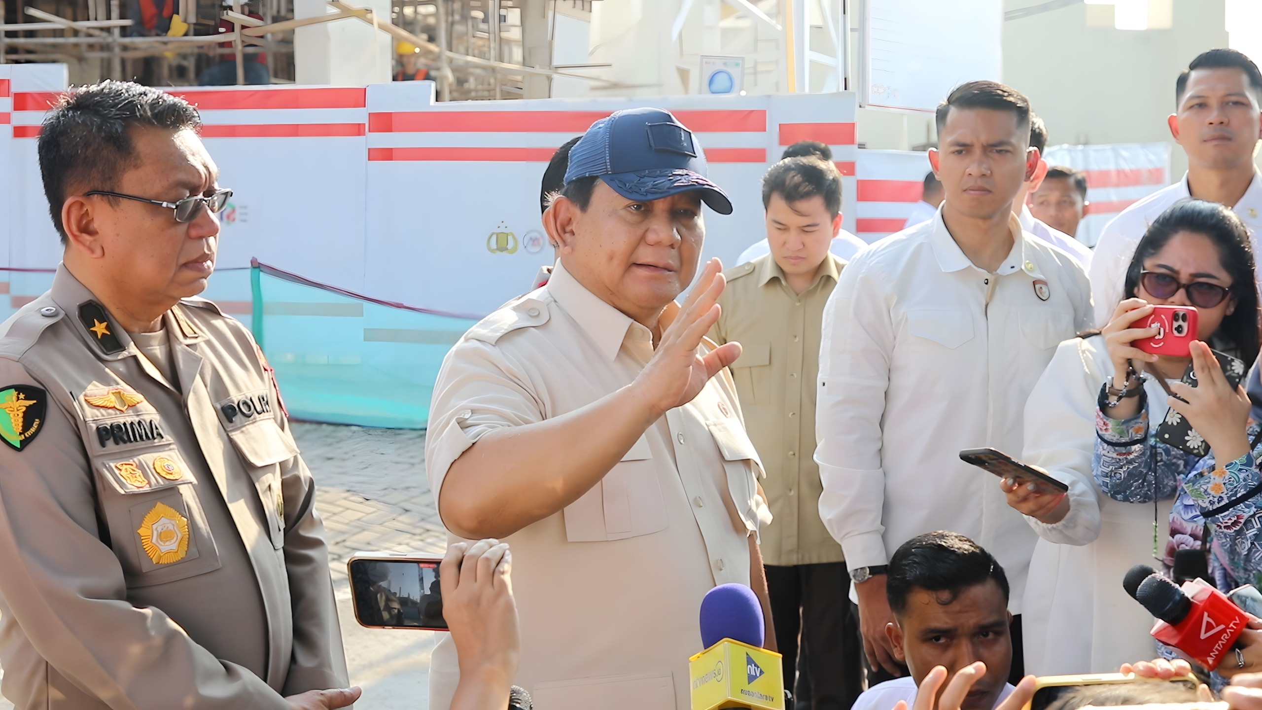 Prabowo: Truk Berisi Alat Bakar dan Petasan Ditemukan di Lokasi Rusuh