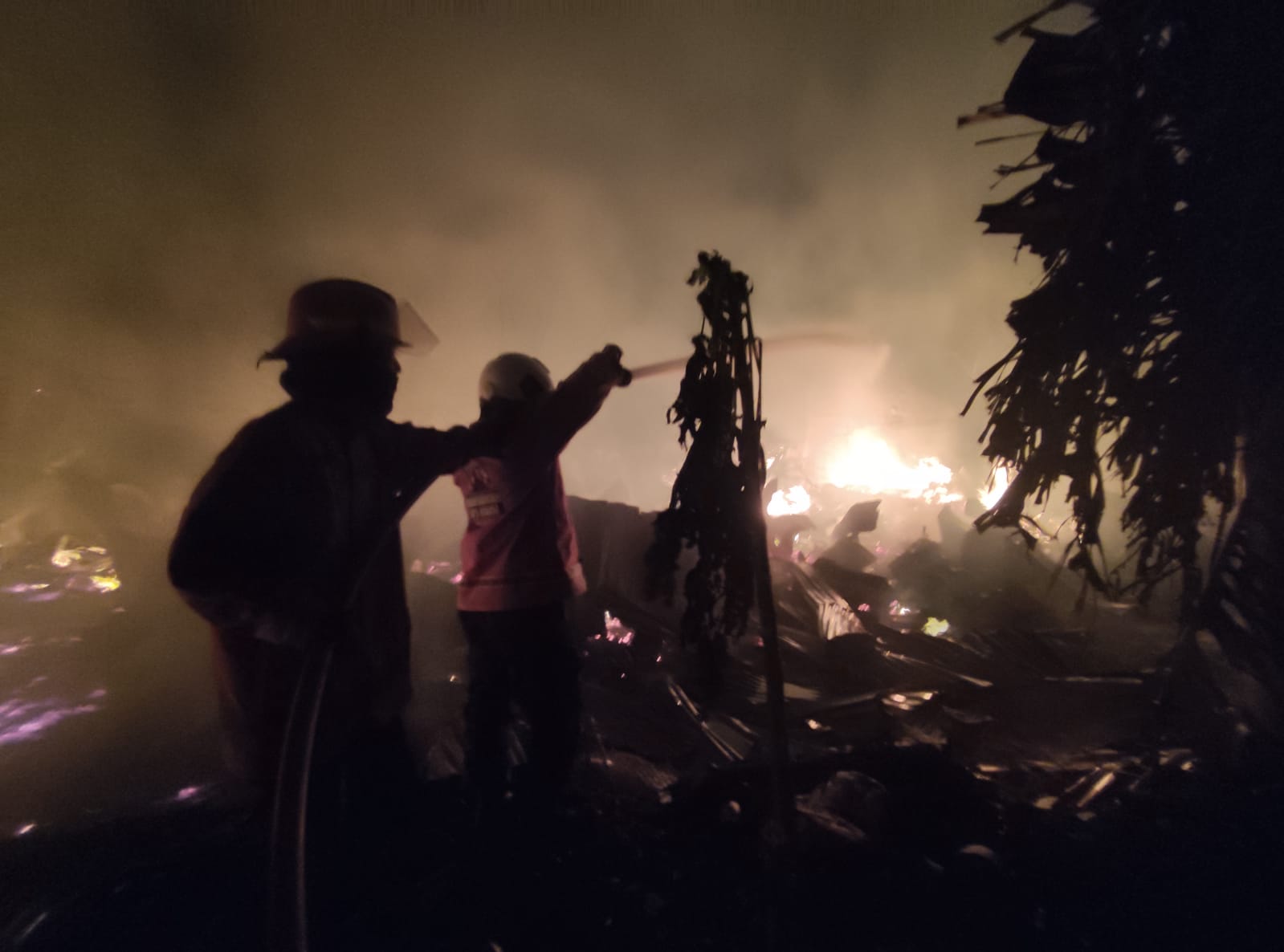 Seisi Pabrik dan Gudang Furniture di Bintara Jaya Bekasi Ludes Terbakar