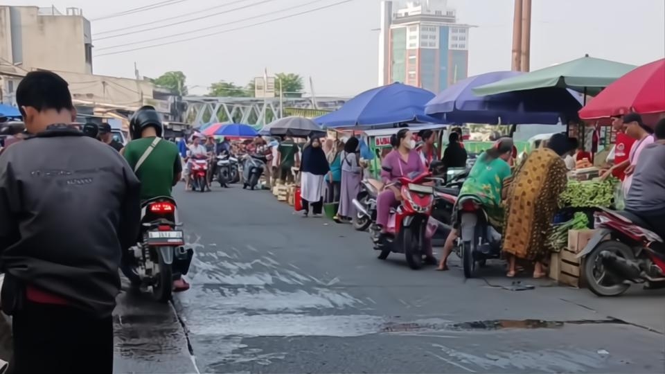 Kata Pedagang Pasar Pesing Soal Kualitas Cabai asal Aceh: Tekstur Lembek, Belum Banyak yang Minat
