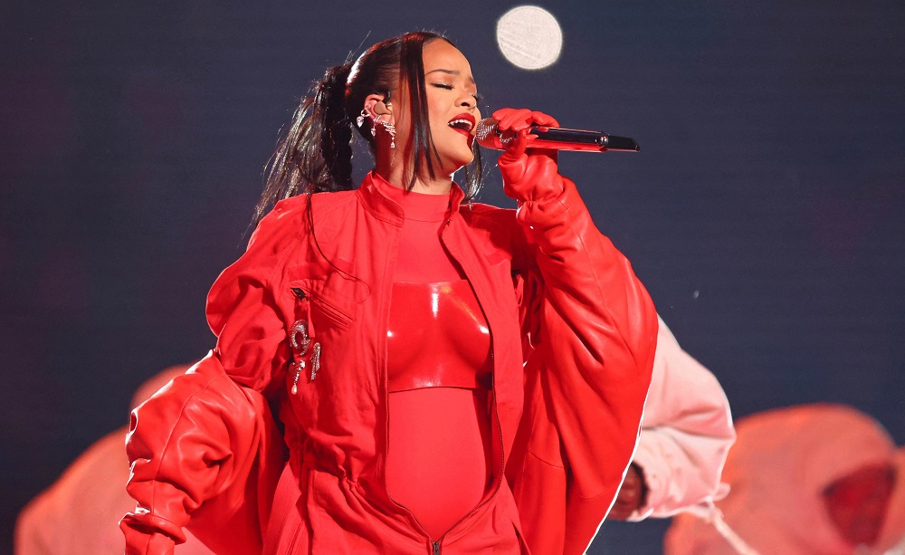 Rihanna Mundur Sebagai CEO Brand Lingerie Savage X Fenty 
