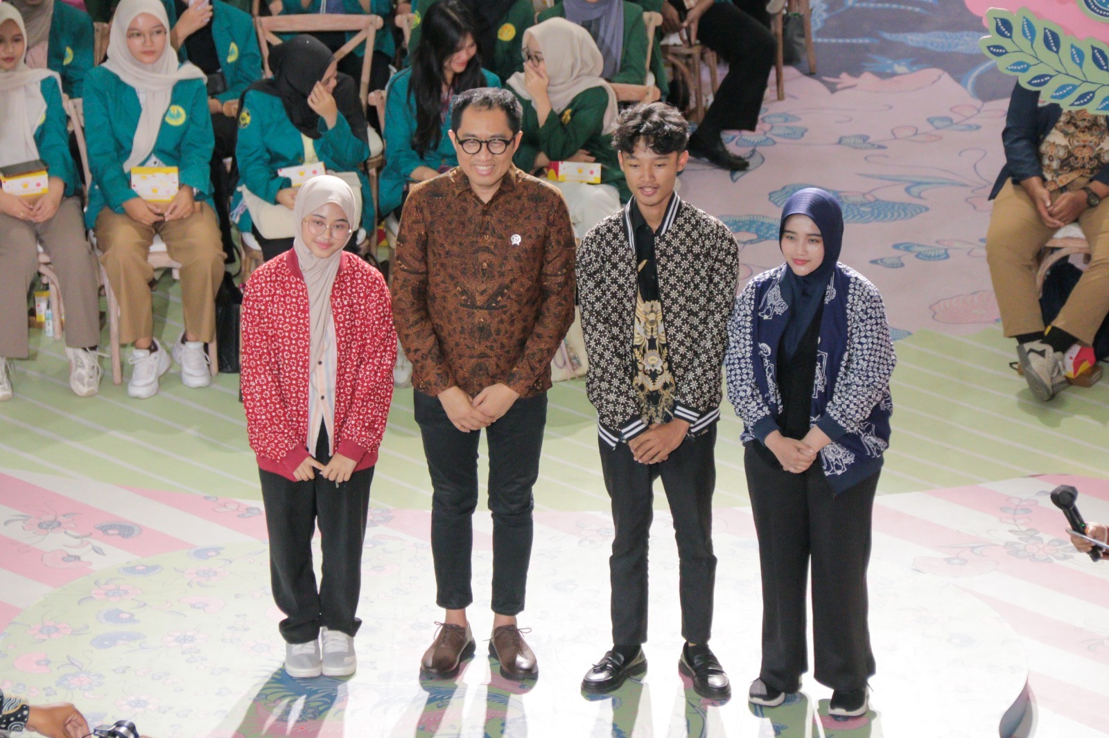 Masa Depan Batik di Tangan Gen-Z: Wamenperin Ungkap 5 Kunci Keahlian