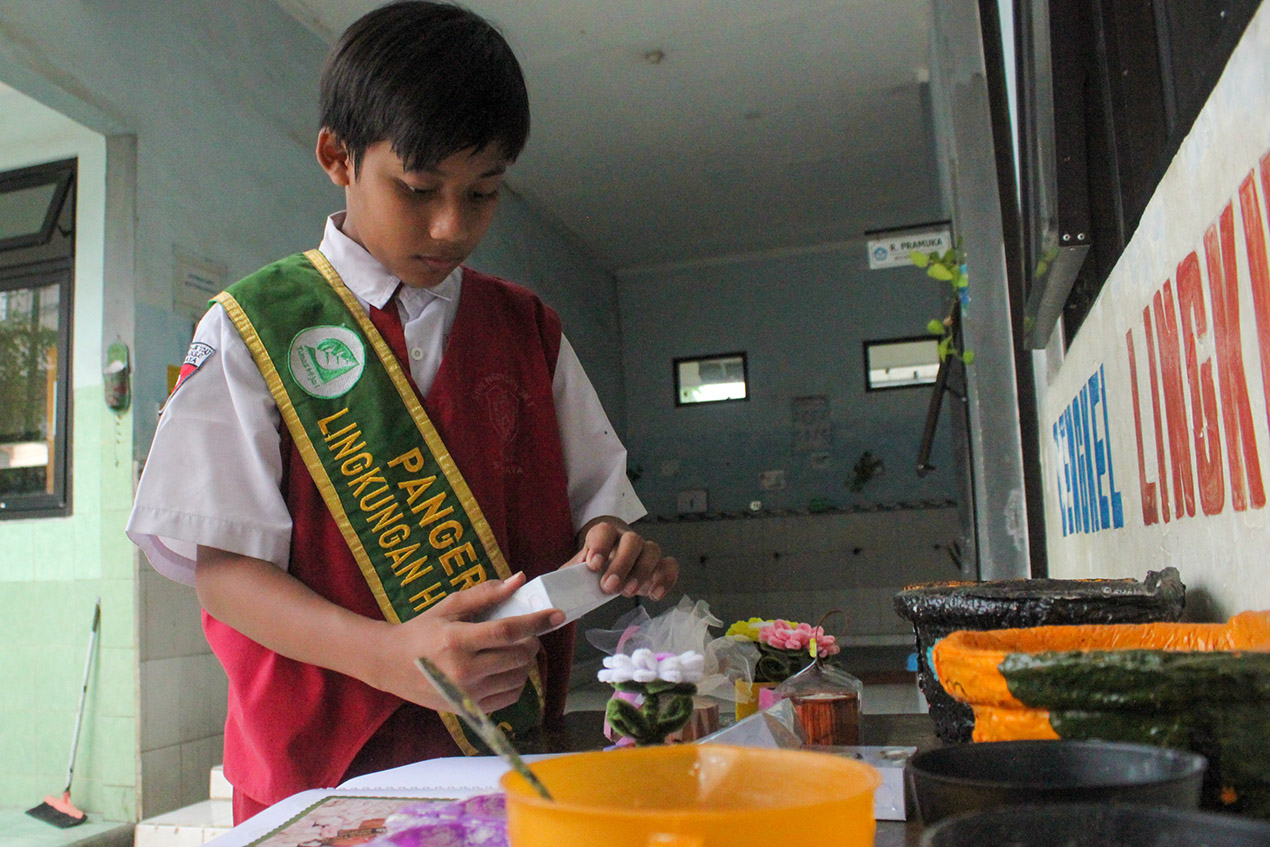 Popok pun Berubah jadi Pot dan Pupuk Organik Demi Masa Depan Bumi