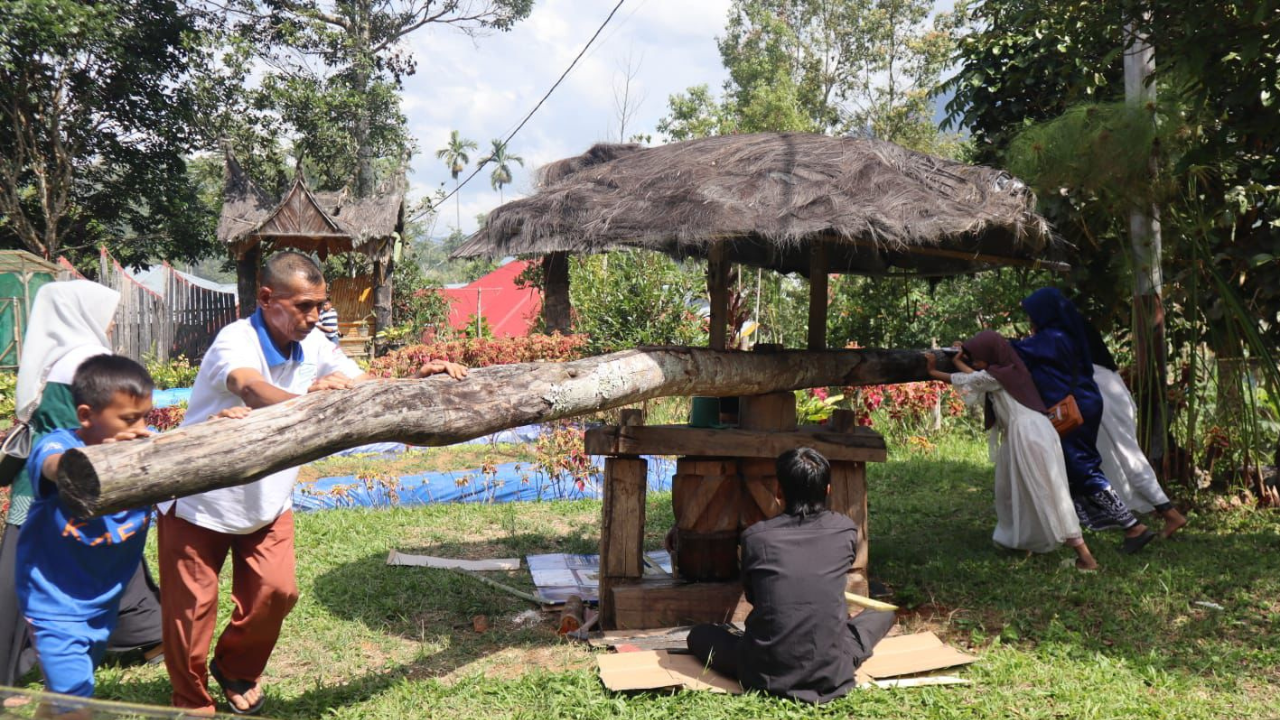 Astra Dorong Pendidikan dan Usaha Gula Semut di Kampung Berseri Astra Tabek Talang Babungo