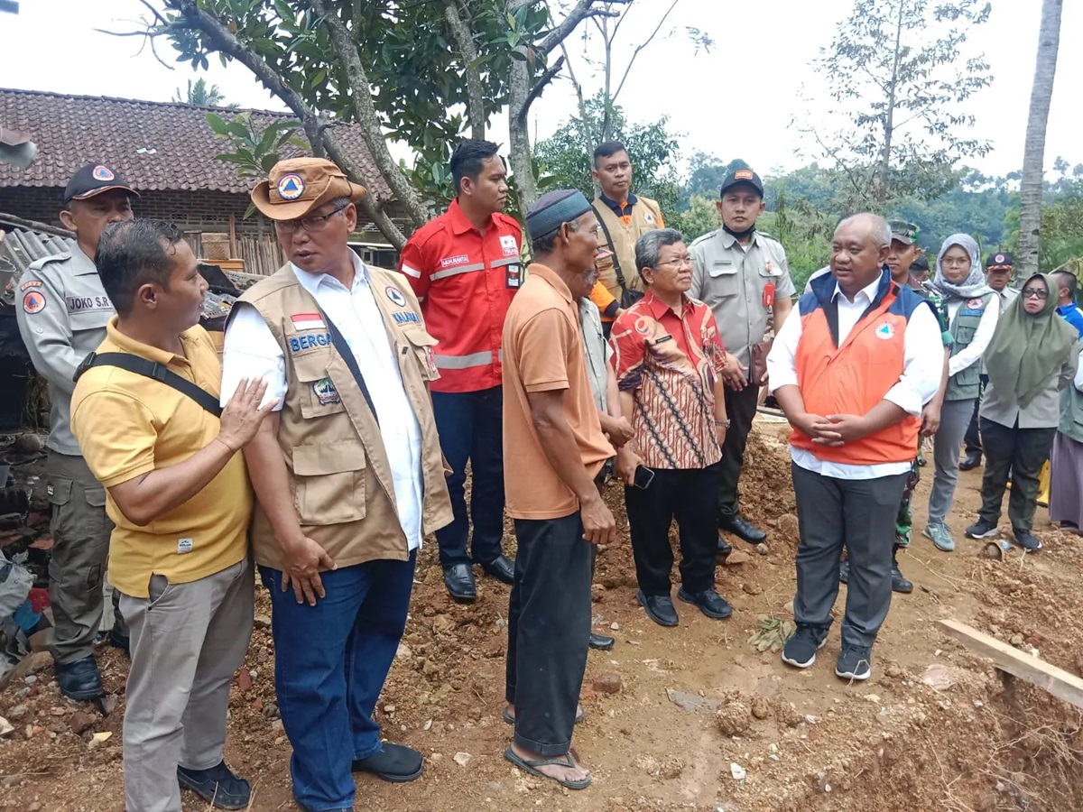 BNPB Salurkan Bantuan di Wilayah Terdampak Longsor dan Banjir Kabupaten Sragen