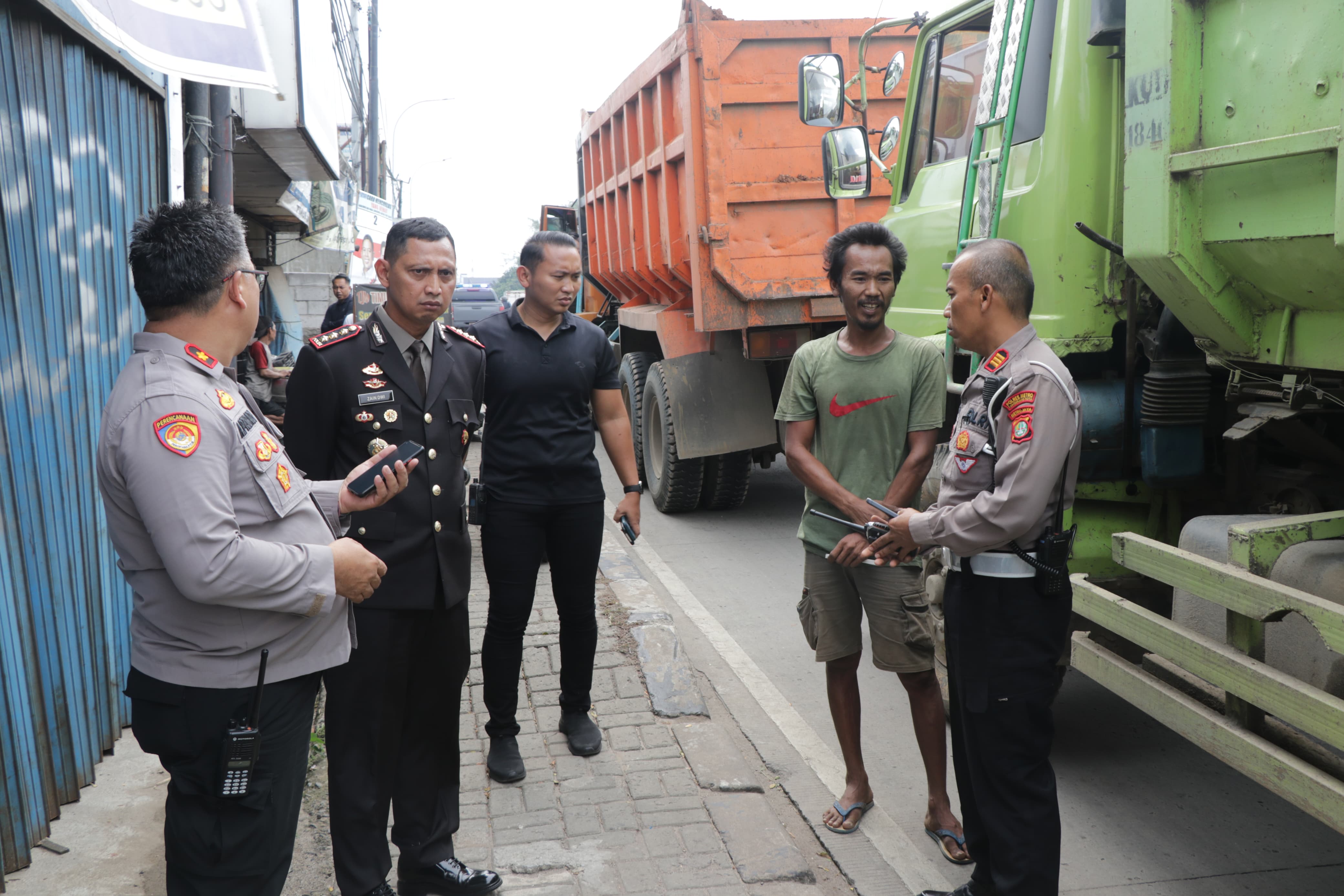 Tegas! 13 Truk Tanah Proyek PIK 2 Langgar Operasional di Tangerang Kini Dikandangi Polisi