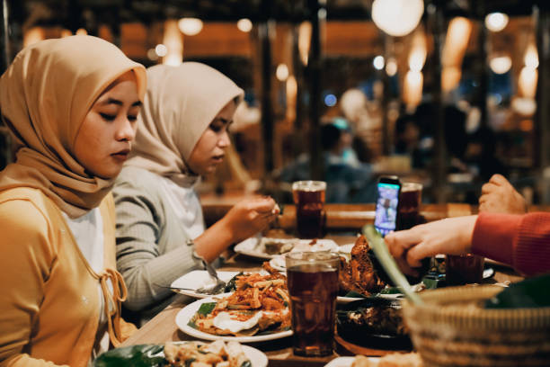 6 Jenis Tempat Makan yang Cocok untuk Berbuka Puasa Ramadan