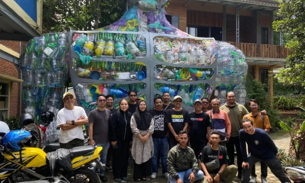 Stikosa-AWS dan Ecoton Foundation Perkuat Komunikasi Lingkungan Lewat Workshop dan Touring