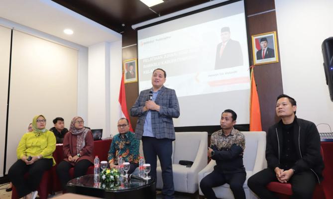 Herwyn Tekankan Pentingnya Penulisan Berita Pengawasan untuk Tangkal Hoaks di Pemilihan 2024