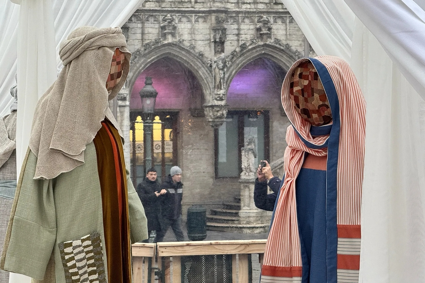 Kontroversi Figur Tanpa Wajah dalam Instalasi Natal Grand-Place, Brussels, Berujung Bayi Yesus Dicuri