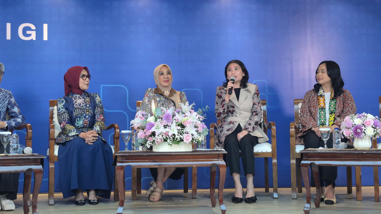 Dekranas Ungkap Pentingnya Perajin Wastra Ikut Tren Kekinian Guna Tarik Minat Generasi Muda